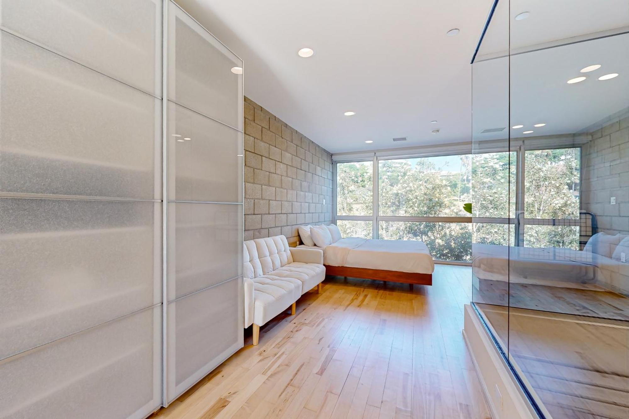 Modern Loft-style Townhouse In Angeles Holiday home *